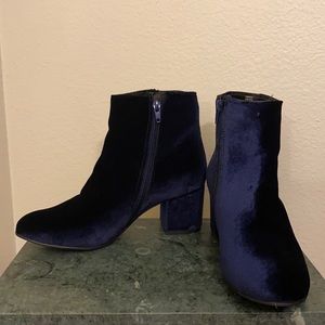 Steve Madden Velvet Blue Booties (9.5)